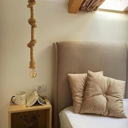 Queen's Heart Apartment